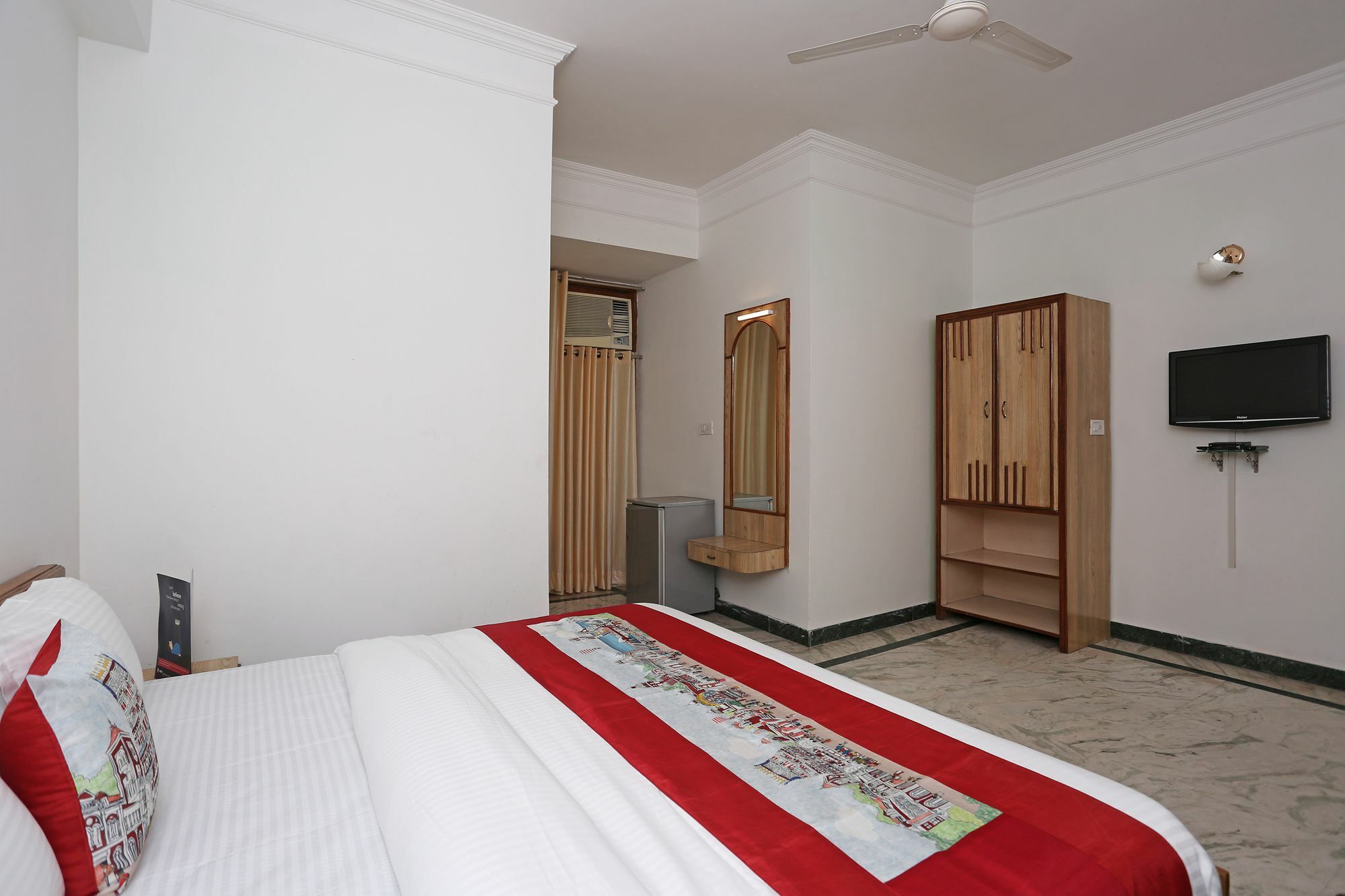 Oyo 10072 Hotel Amrit Regency Дехрадун Экстерьер фото