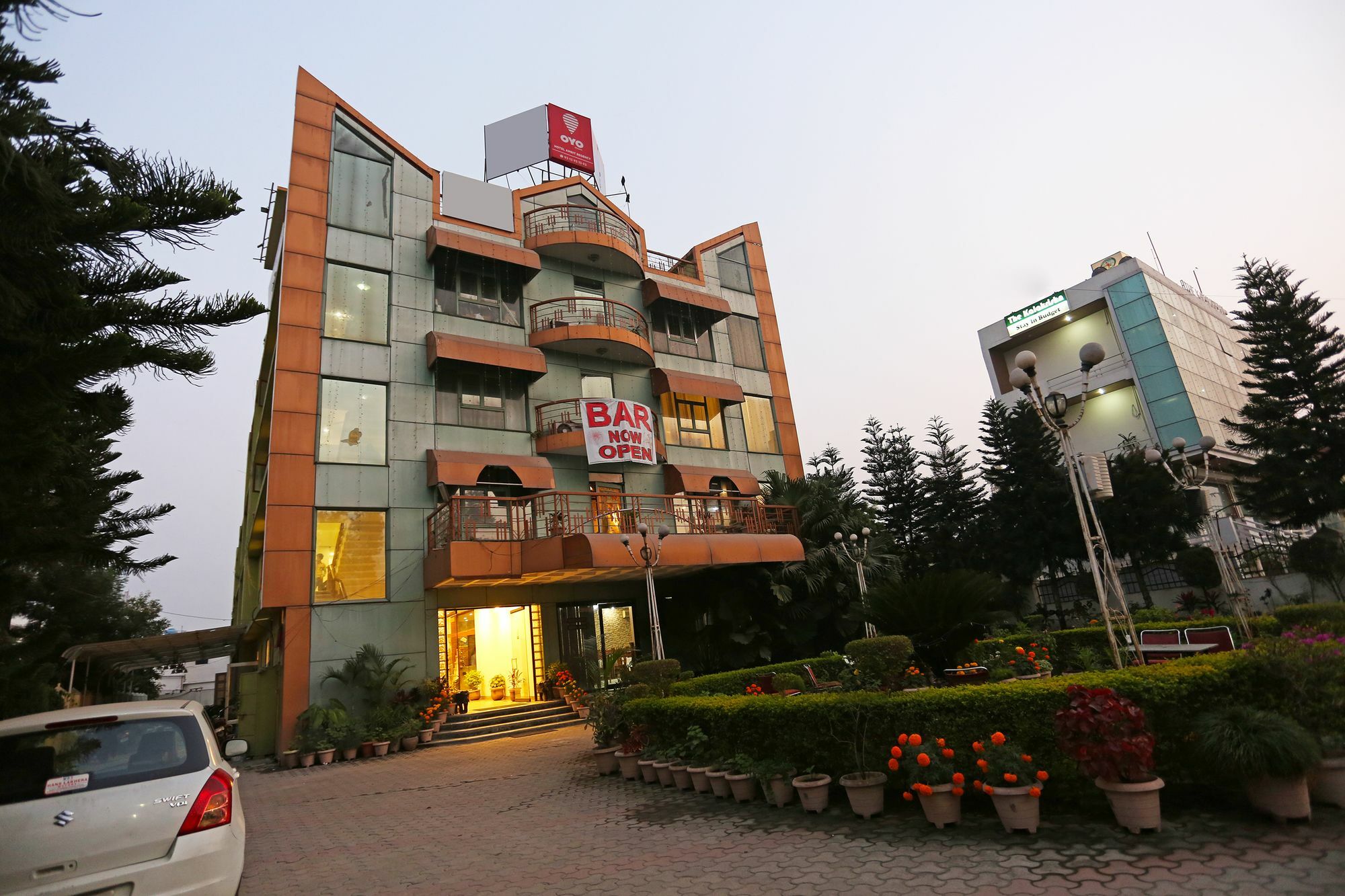 Oyo 10072 Hotel Amrit Regency Дехрадун Экстерьер фото