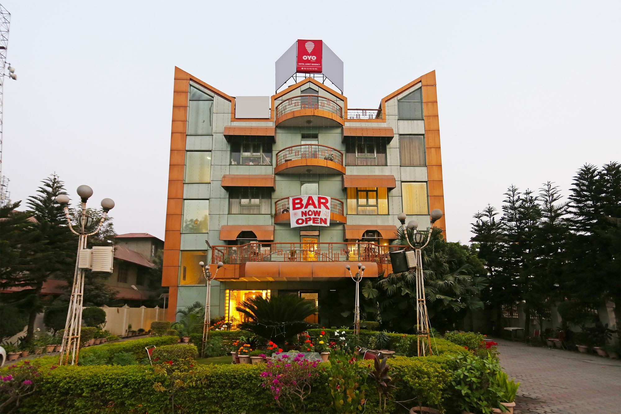 Oyo 10072 Hotel Amrit Regency Дехрадун Экстерьер фото
