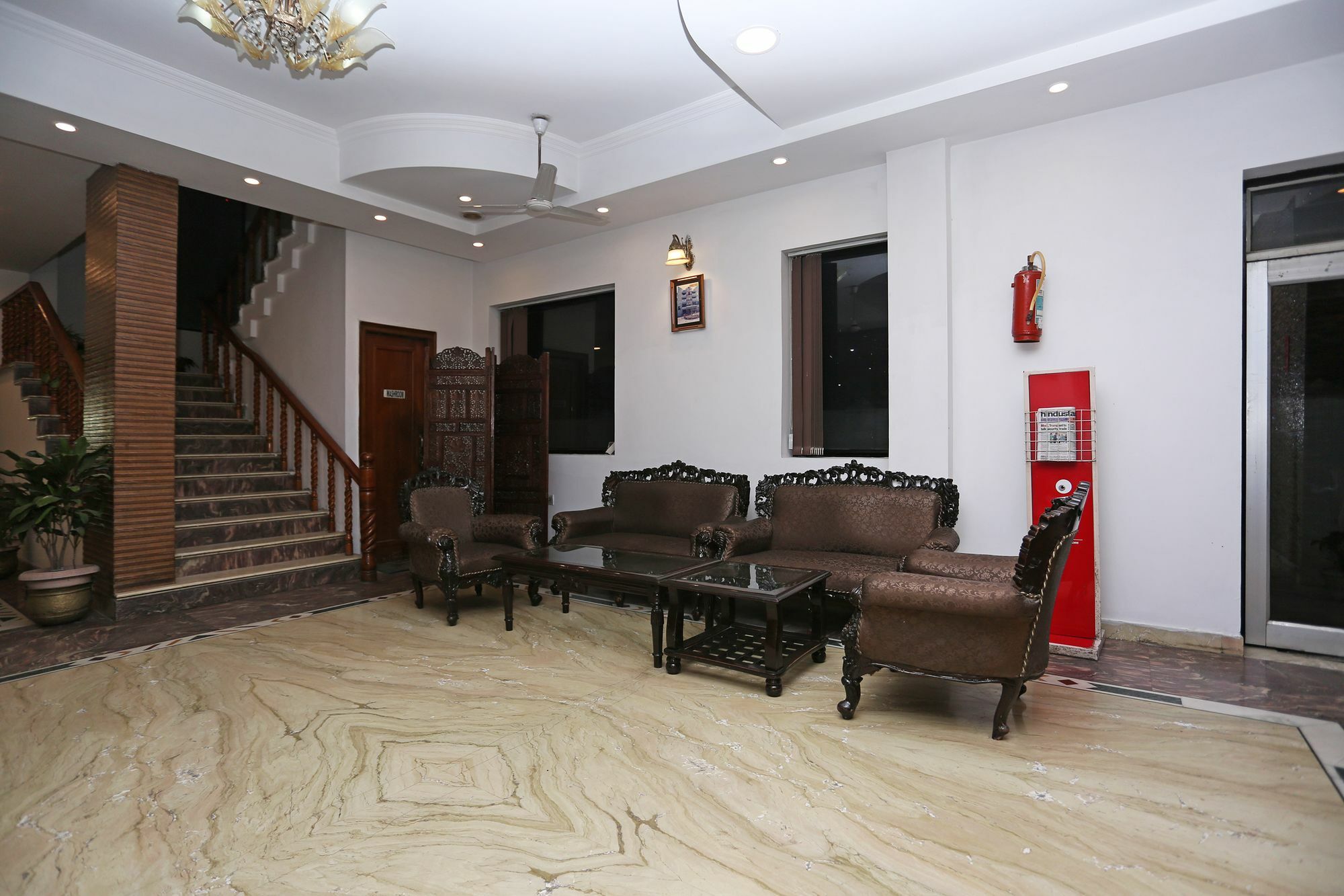 Oyo 10072 Hotel Amrit Regency Дехрадун Экстерьер фото