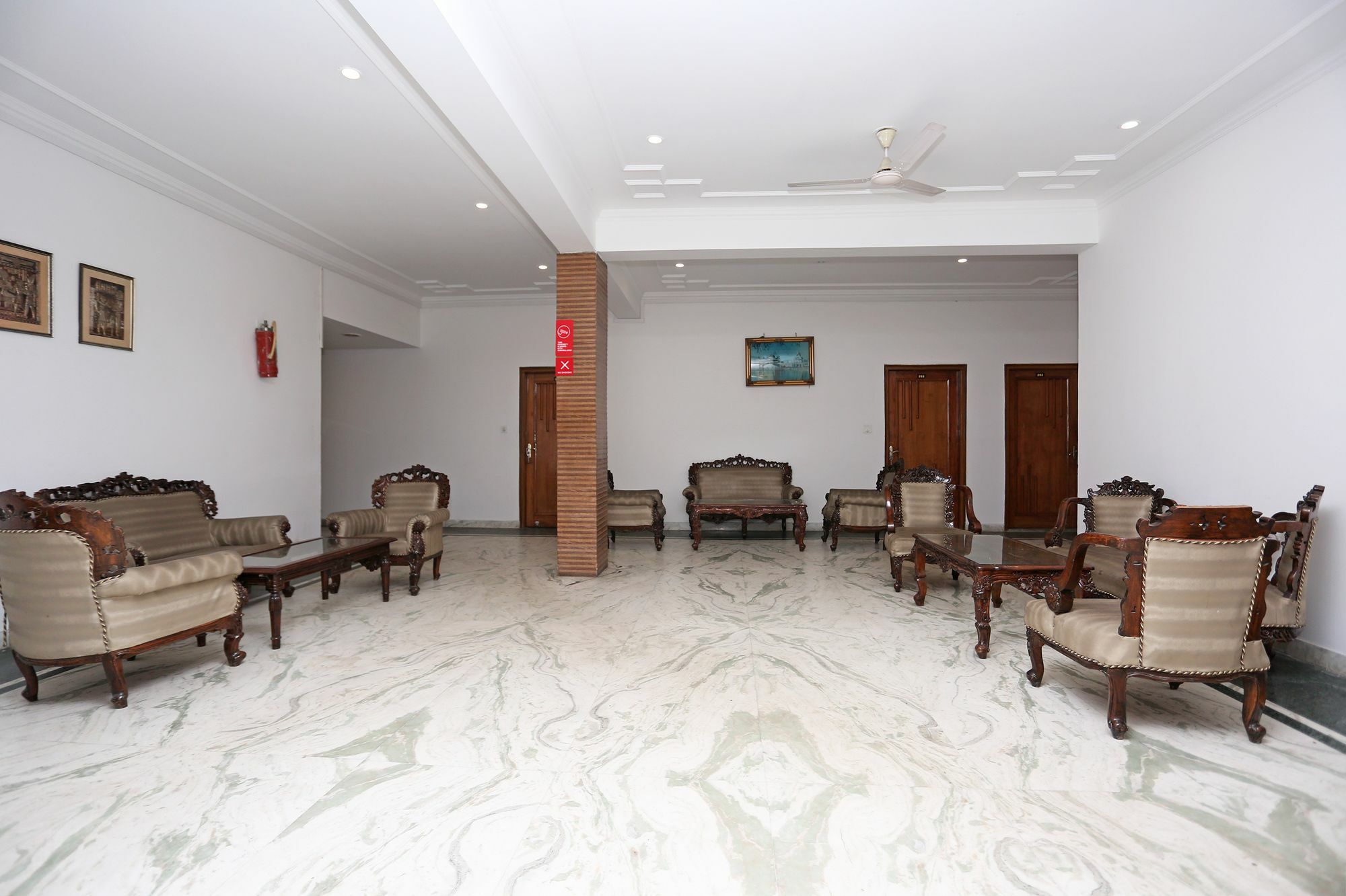 Oyo 10072 Hotel Amrit Regency Дехрадун Экстерьер фото